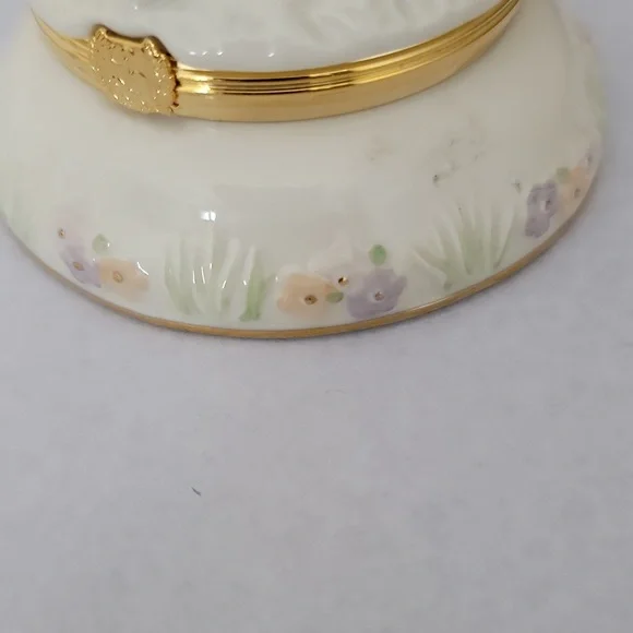 Disney Treasures Box - Picture 7 of 8